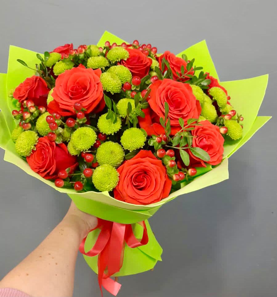 Букет цветов из: Хризантемы и Розы в Советской Краснодарского края