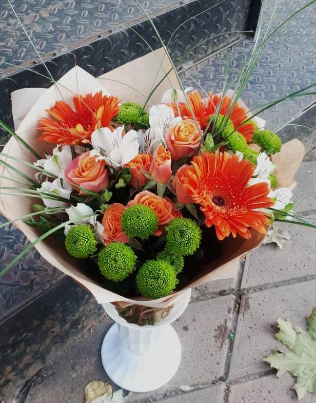 Букет цветов из: Герберы, Хризантемы, Альстромерии и Розы в Советской Краснодарского края