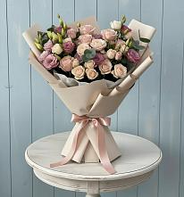 Букет цветов из:  Розы и Лизиантусы в Советской Краснодарского края