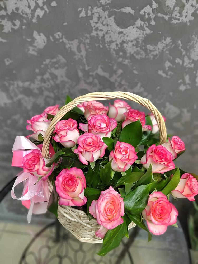 Цветочная композиция из Розы в корзине в Советской Краснодарского края