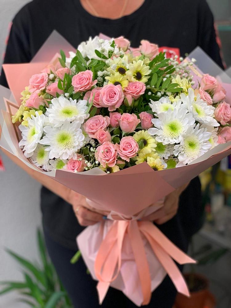 Букет цветов из: Розы и Хризантемы в Советской Краснодарского края