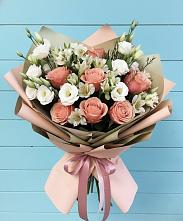 Букет цветов из:  Розы, Альстромерии и Лизиантусы в Советской Краснодарского края