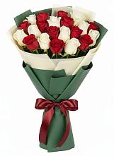 Букет Микс из красных и белых роз в Советской Краснодарского края