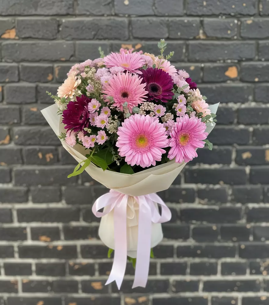 Букет цветов из: Герберы и Хризантемы в Советской Краснодарского края