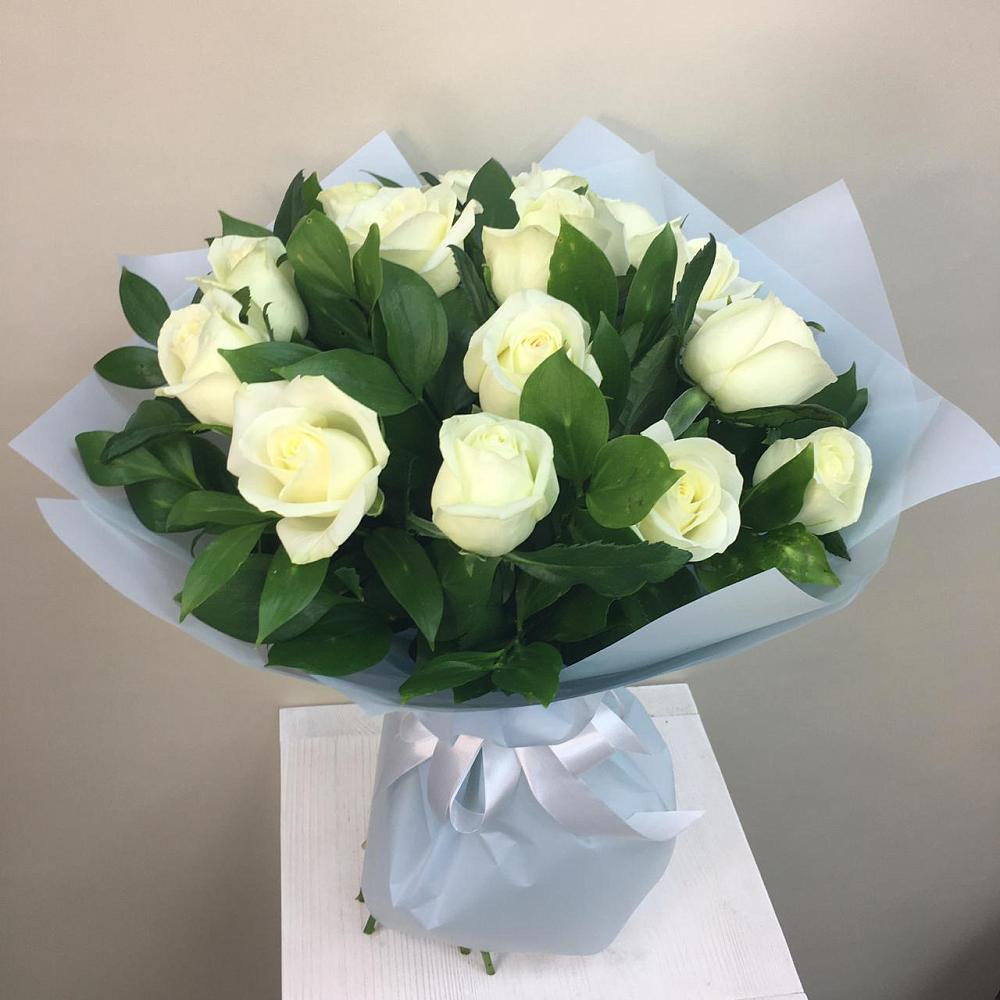 Букет 15 Белых роз Проуд в Советской Краснодарского края