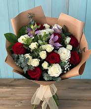 Букет цветов из:  Розы и Альстромерии в Советской Краснодарского края