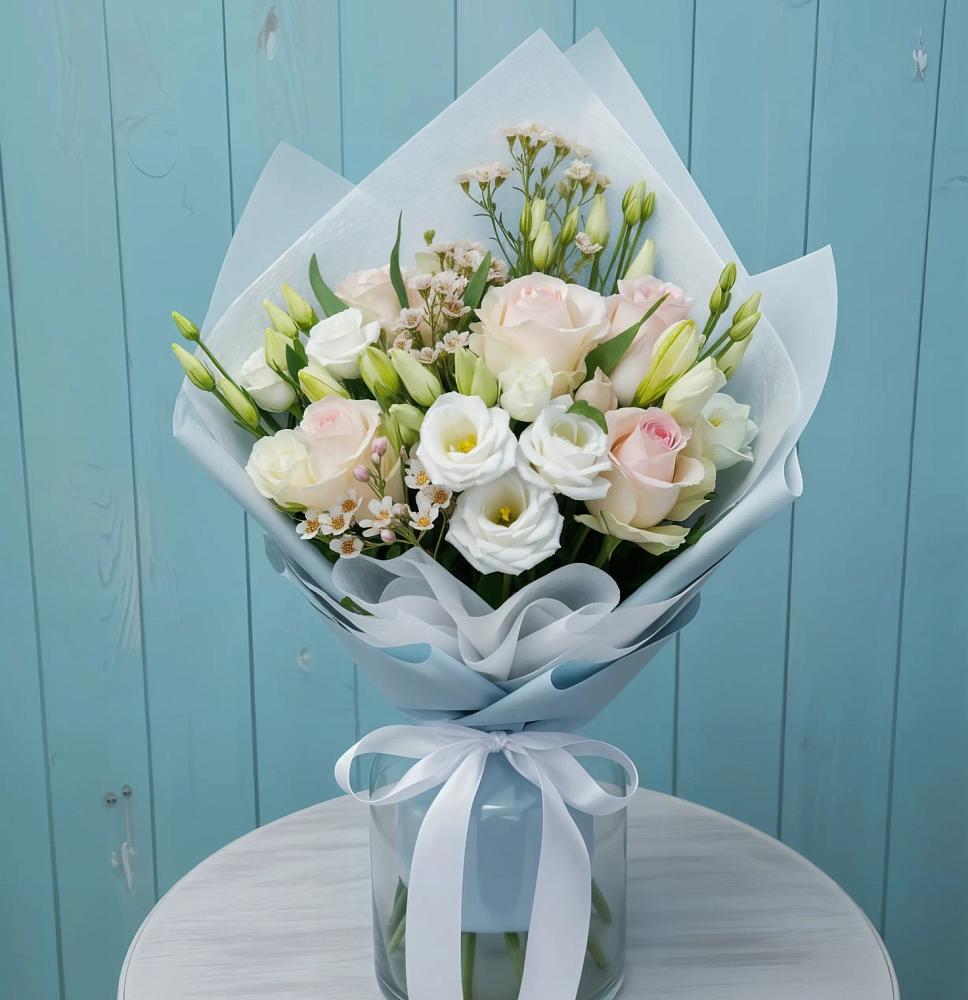 Букет цветов из: Розы и Лизиантусы в Советской Краснодарского края