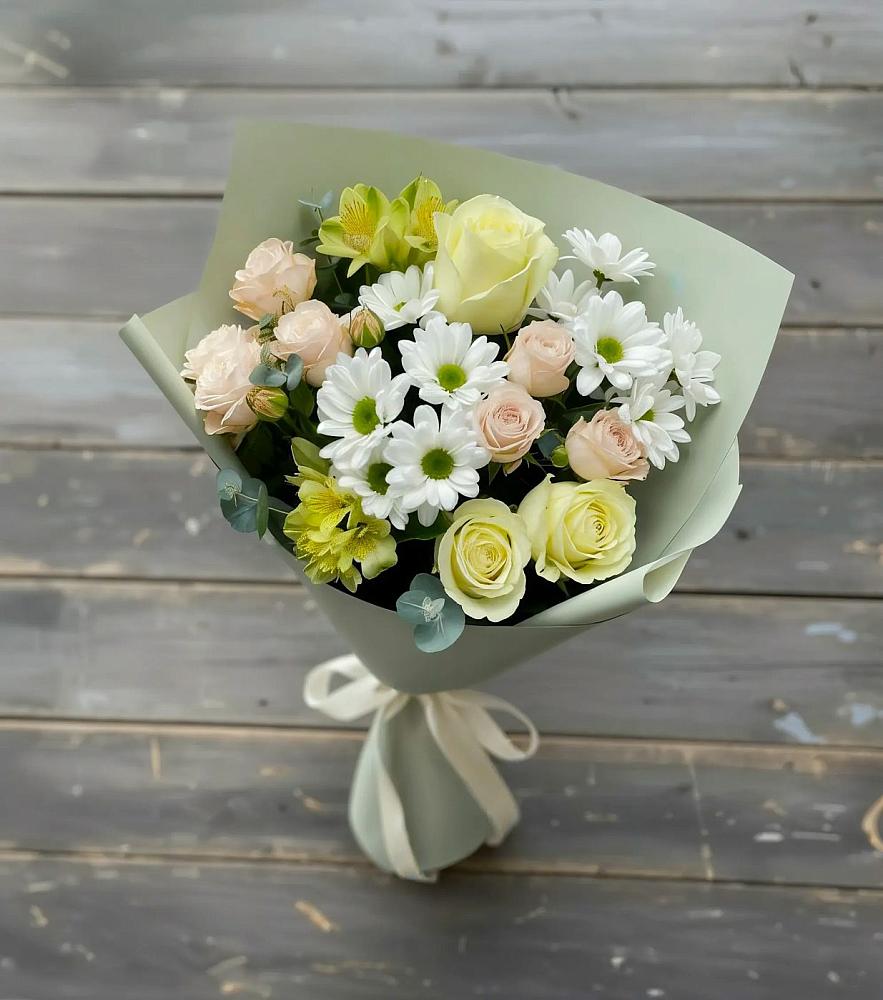 Букет цветов из: Альстромерии, Розы и Хризантемы в Советской Краснодарского края