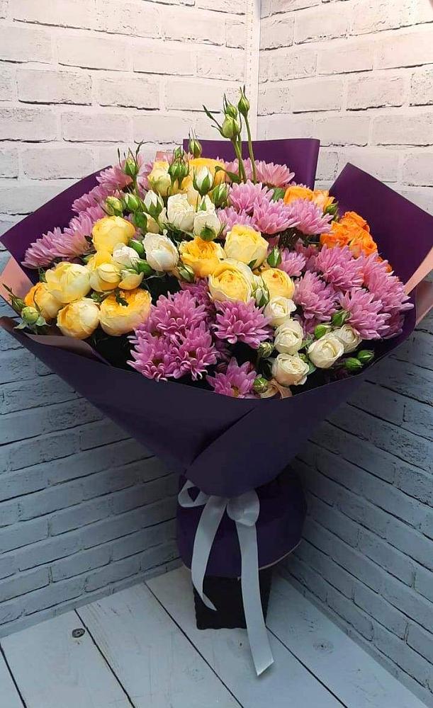 Букет цветов из: Хризантемы и Розы в Советской Краснодарского края