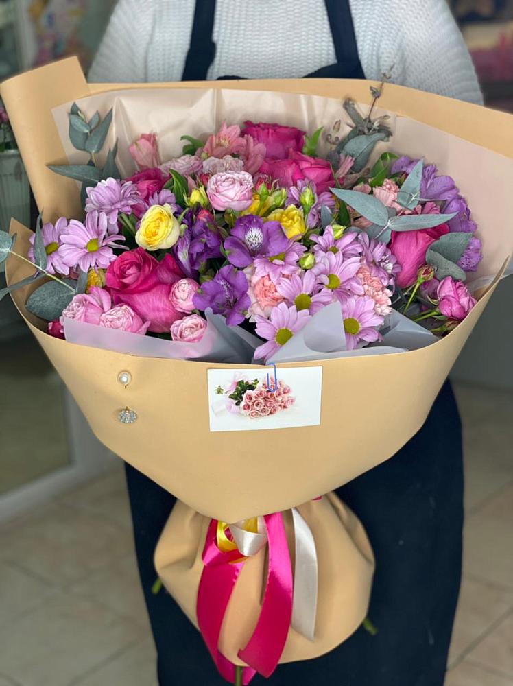 Букет цветов из: Хризантемы, Гвоздики и Альстромерии в Советской Краснодарского края