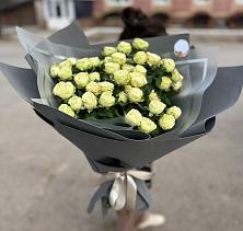 Букет Белые кустовые розы Солинеро в Советской Краснодарского края