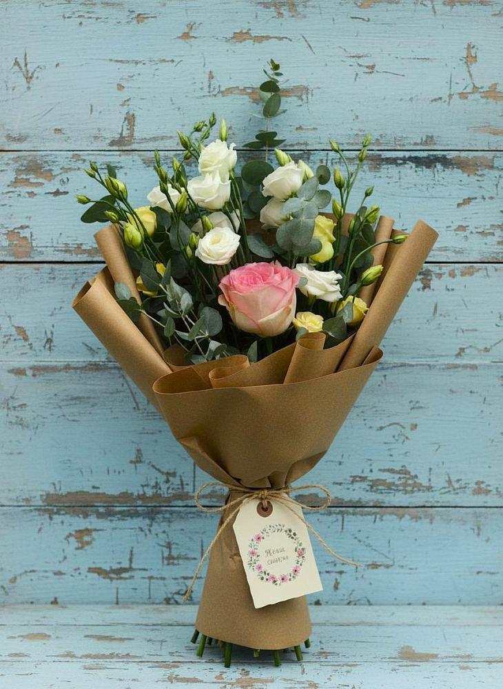 Букет цветов из: Розы и Лизиантусы в Советской Краснодарского края