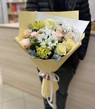 Букет цветов из:  Альстромерии, Розы и Хризантемы в Советской Краснодарского края