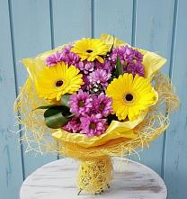Букет цветов из:  Хризантемы и Герберы в Советской Краснодарского края