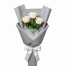 Букет 3 белые розы в Советской Краснодарского края