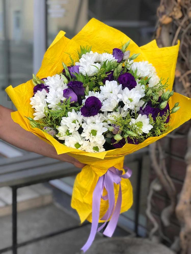 Букет цветов из: Ирисы, Хризантемы и Ромашки в Советской Краснодарского края