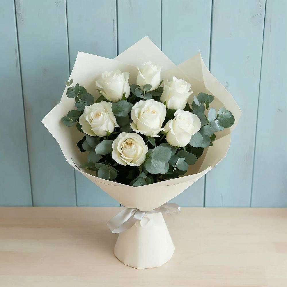 Букет Белые розы в Эвкалипте в Советской Краснодарского края