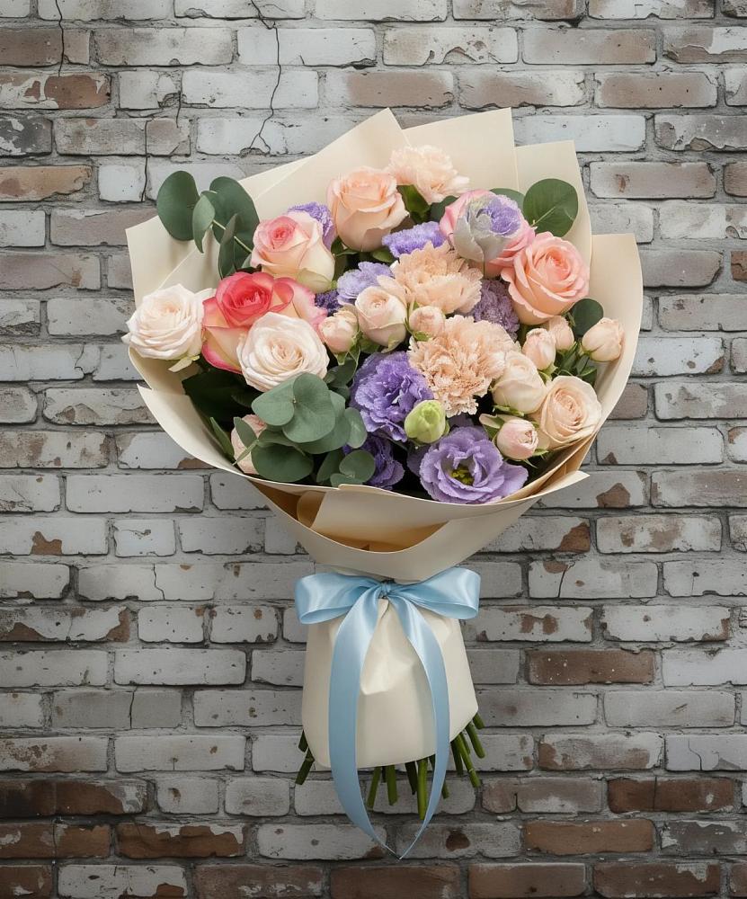 Букет цветов из: Розы, Лизиантусы и Гвоздики в Советской Краснодарского края