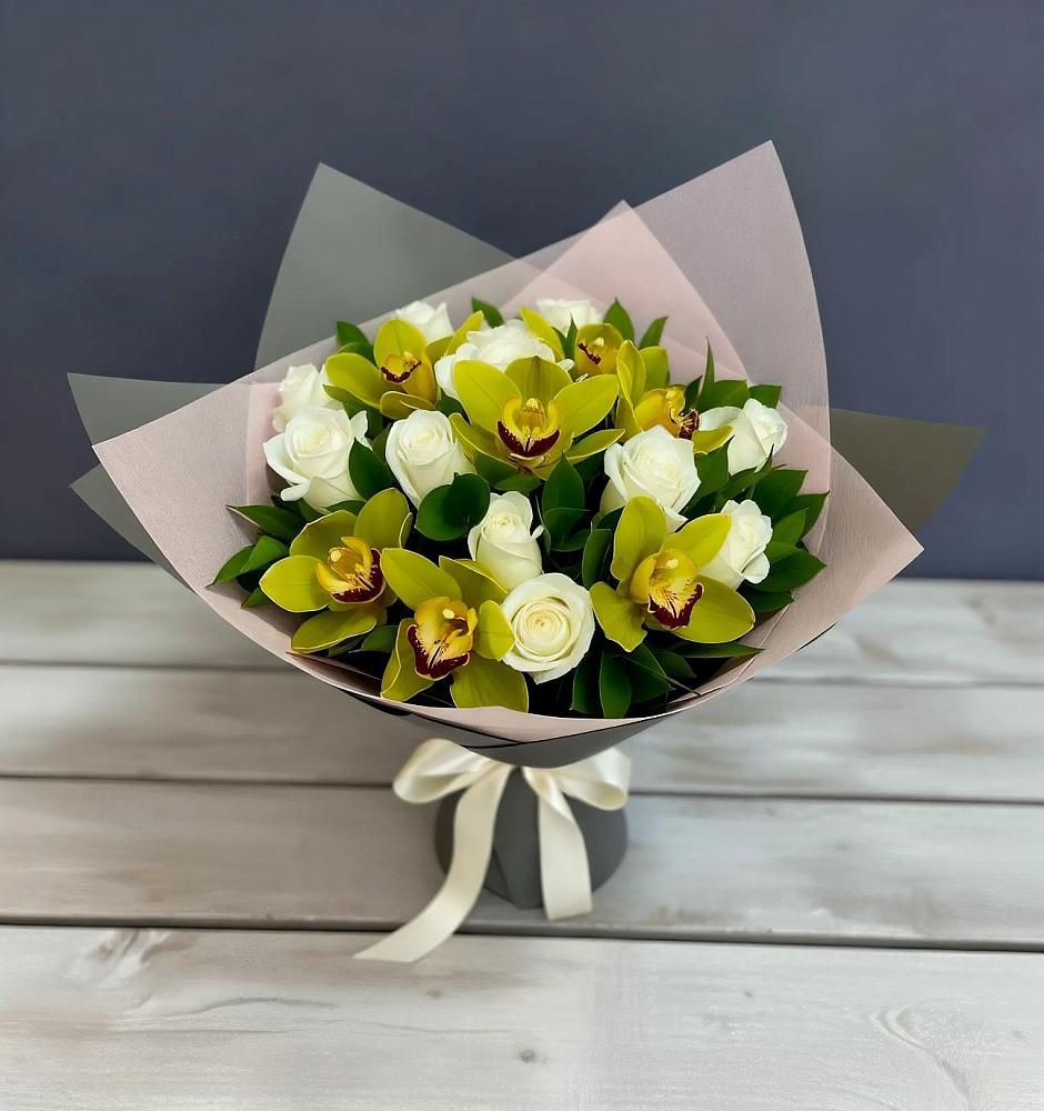 Букет цветов из: Орхидеи и Розы в Советской Краснодарского края