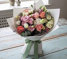 Букет цветов из:  Розы, Лизиантусы и Гвоздики в Советской Краснодарского края