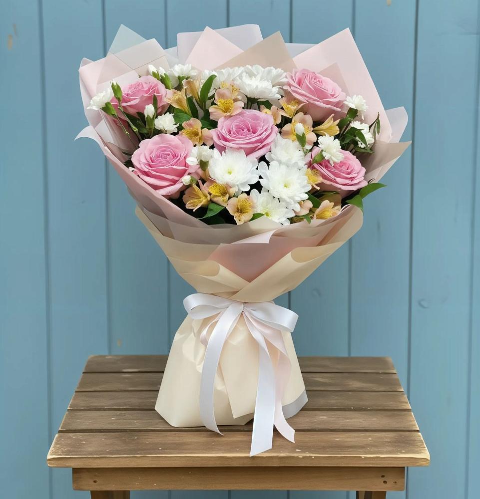 Букет цветов из: Гвоздики, Орхидеи и Розы в Советской Краснодарского края