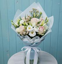 Букет цветов из:  Розы и Лизиантусы в Советской Краснодарского края
