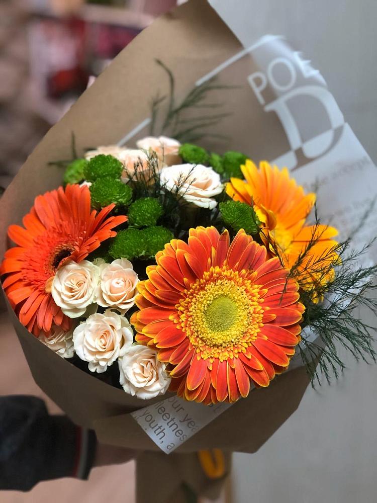 Букет цветов из: Герберы, Хризантемы и Розы в Советской Краснодарского края