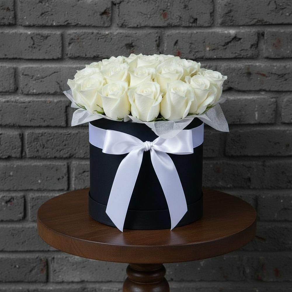 Цветочная композиция из Розы в шляпной коробке в Советской Краснодарского края