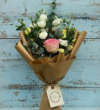 Букет цветов из:  Розы и Лизиантусы в Советской Краснодарского края