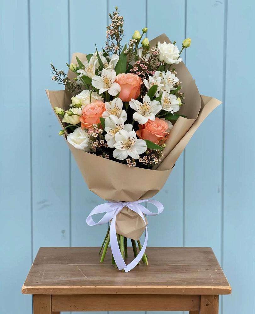 Букет цветов из: Альстромерии, Лизиантусы, Розы и Хризантемы в Советской Краснодарского края