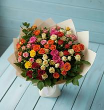 Букет Микс из разноцветных кустовых роз в Советской Краснодарского края
