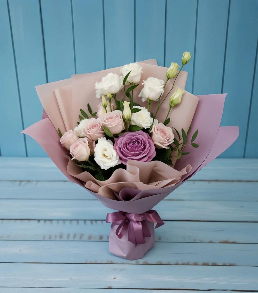 Букет цветов из: Розы и Лизиантусы в Советской Краснодарского края